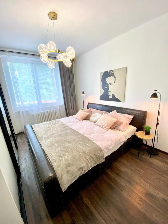 James Dean Apartment - Next To Nivy Bus Station & Mall Bratislava Exterior foto